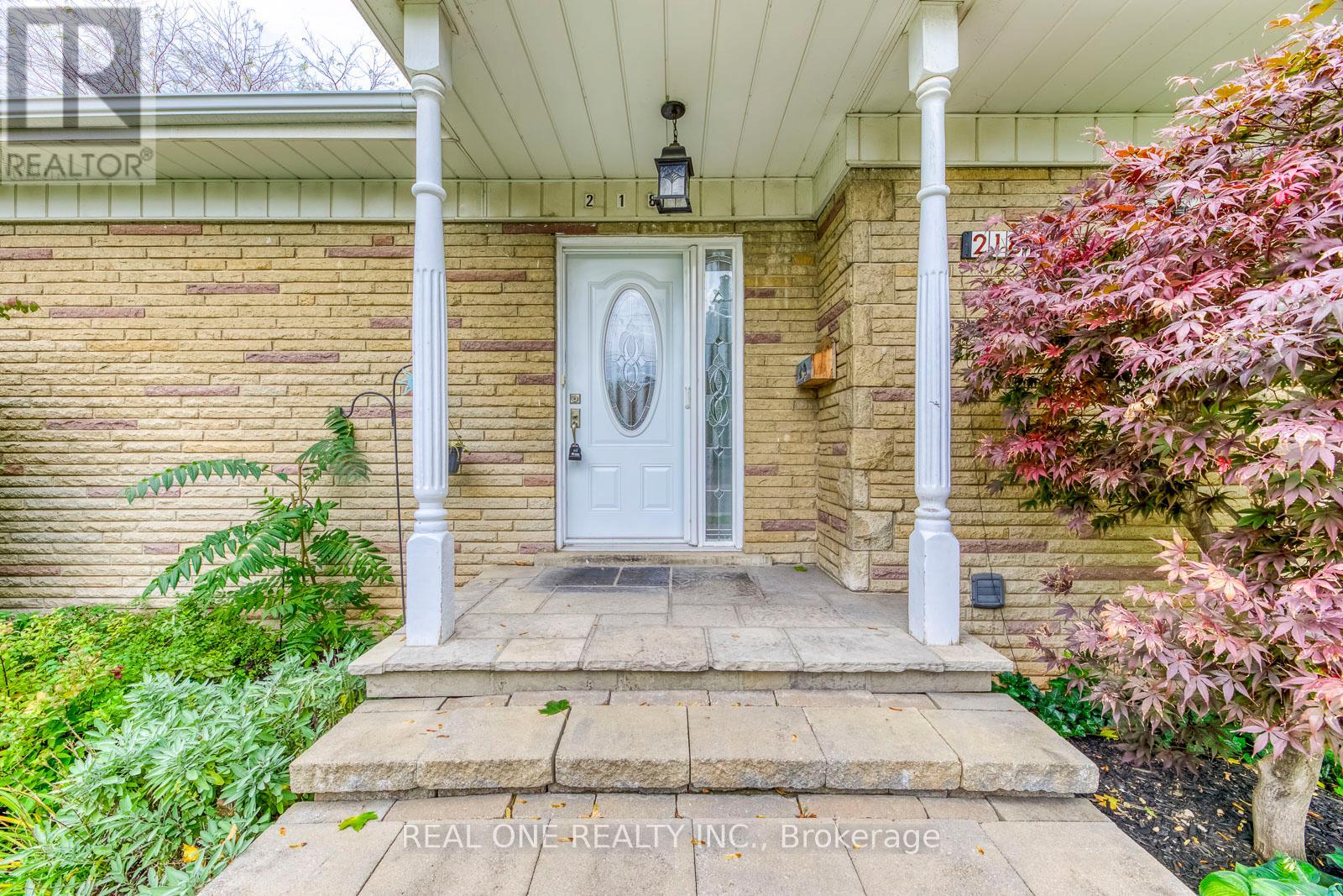 2181 Courtland Drive, Burlington, Ontario  L7R 1S2 - Photo 4 - W13096522