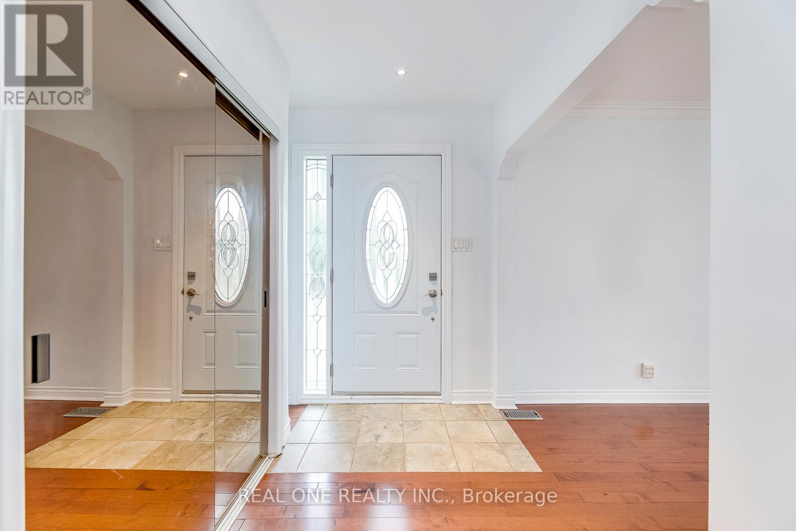 2181 Courtland Drive, Burlington, Ontario  L7R 1S2 - Photo 5 - W13096522
