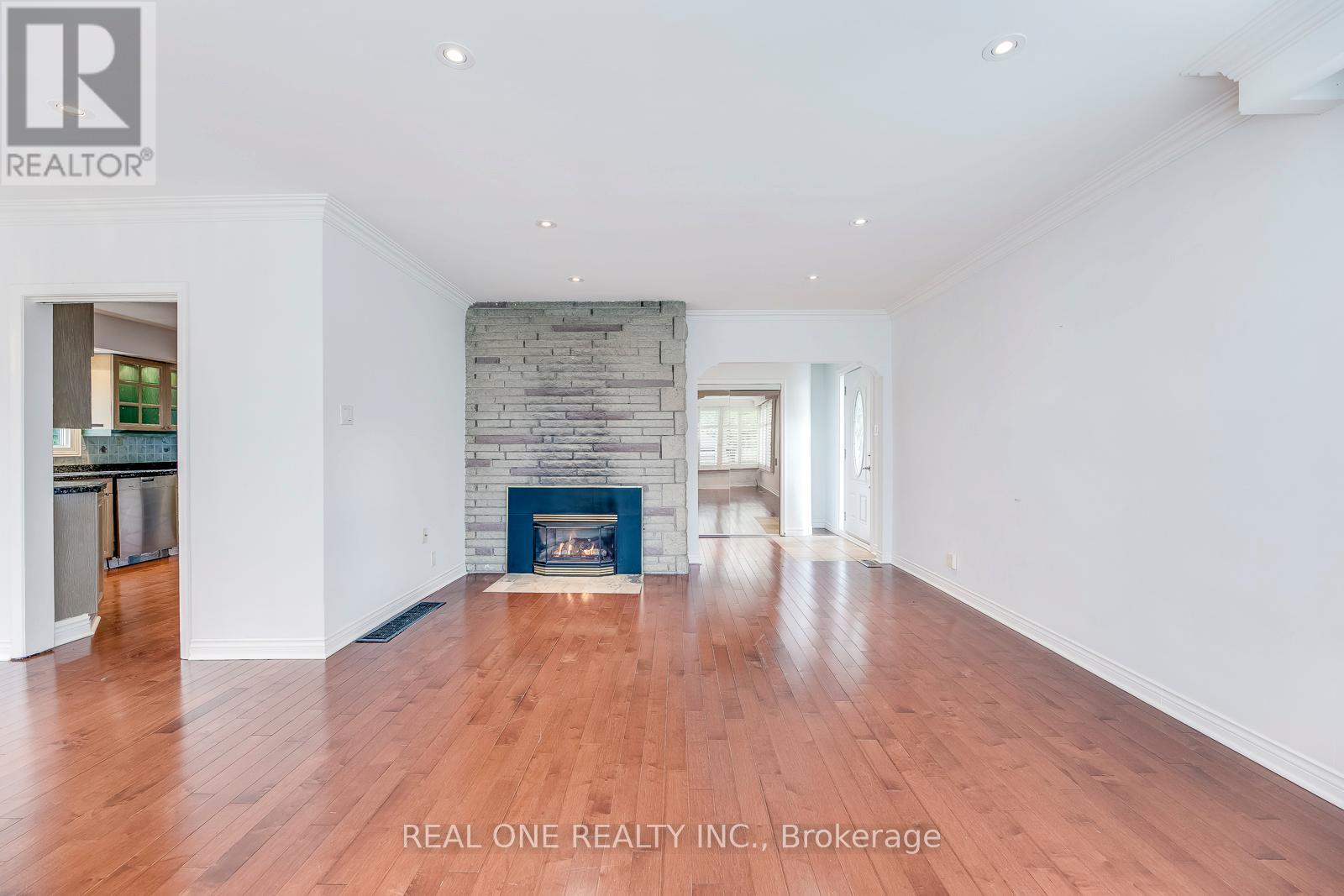 2181 Courtland Drive, Burlington, Ontario  L7R 1S2 - Photo 7 - W13096522
