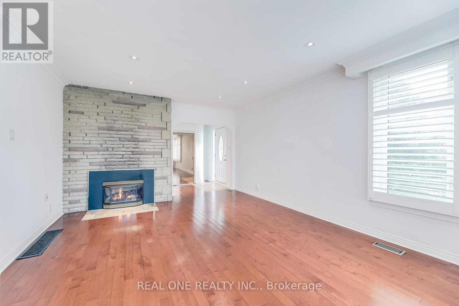 2181 Courtland Drive, Burlington, Ontario  L7R 1S2 - Photo 8 - W13096522