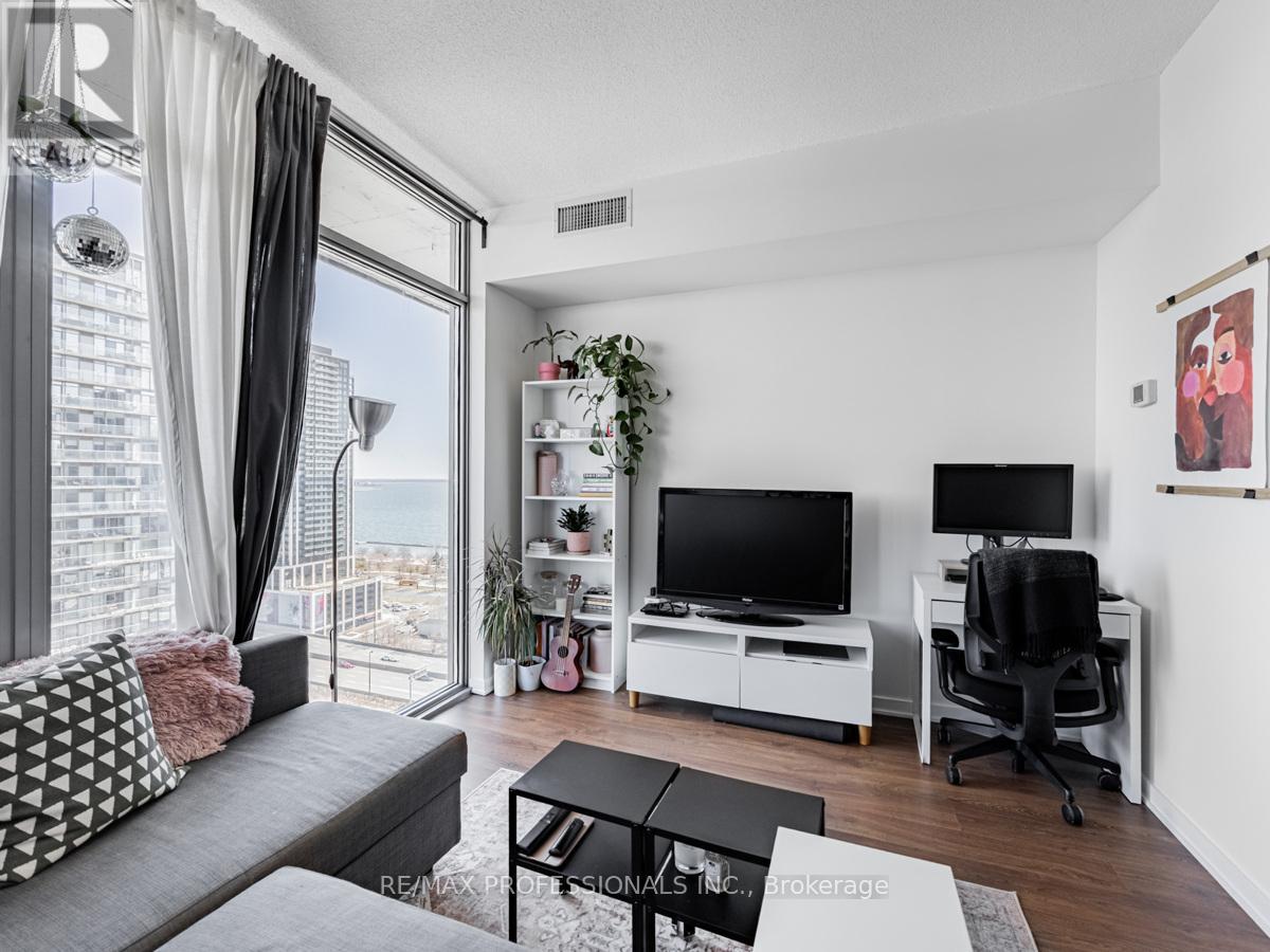 2113 - 105 The Queensway, Toronto, Ontario  M6S 5B5 - Photo 14 - W13096642