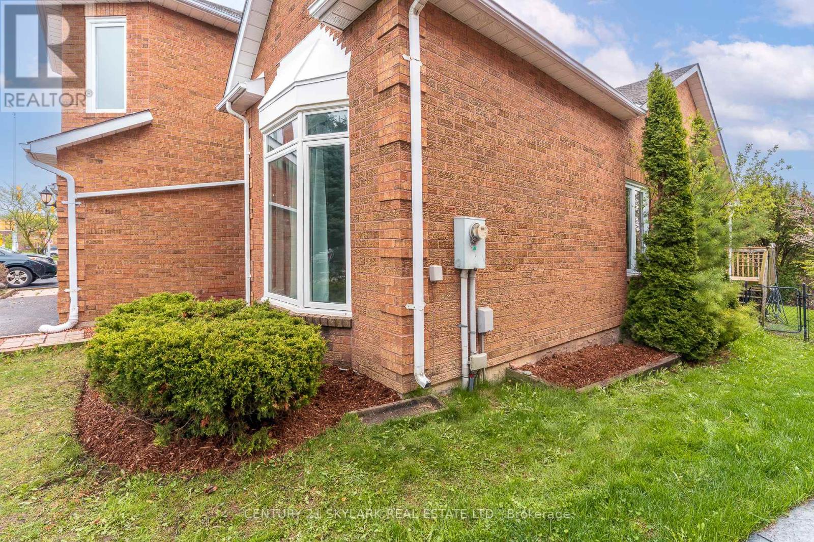 4 Leeward Drive, Brampton, Ontario  L6S 5V6 - Photo 4 - W13096674