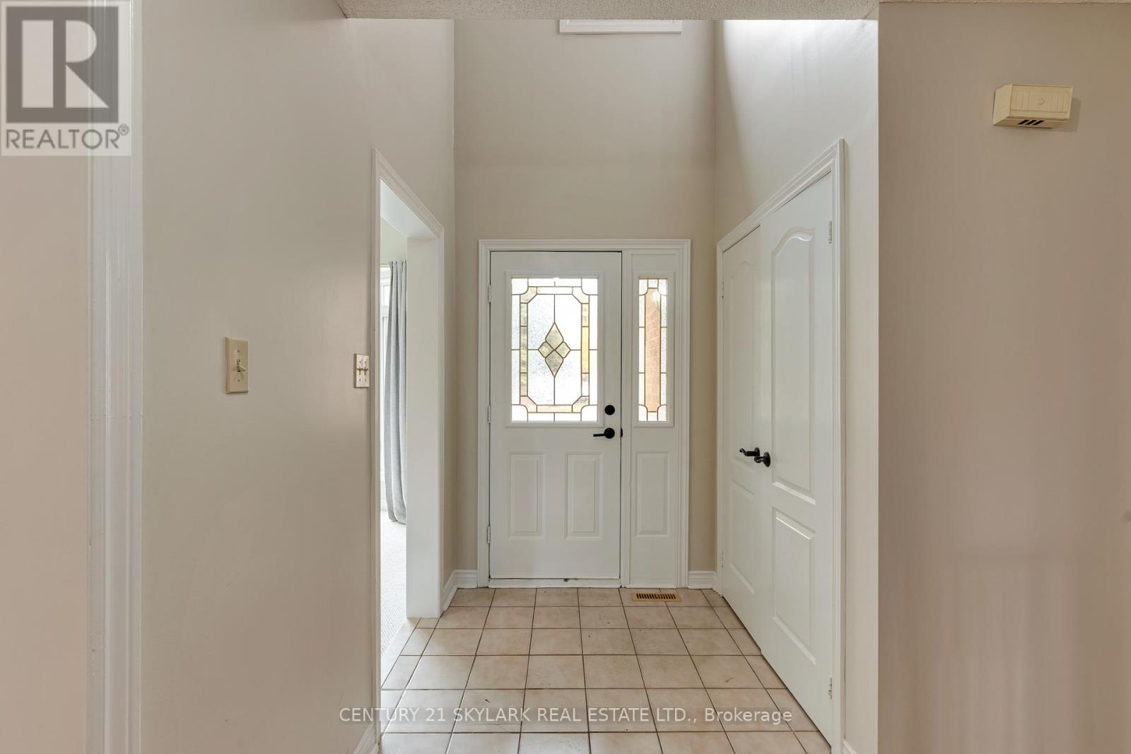 4 Leeward Drive, Brampton, Ontario  L6S 5V6 - Photo 6 - W13096674