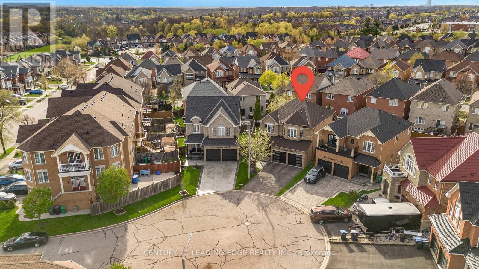 12 Raybeck Court, Brampton, Ontario  L6Y 0K1 - Photo 2 - W13096686