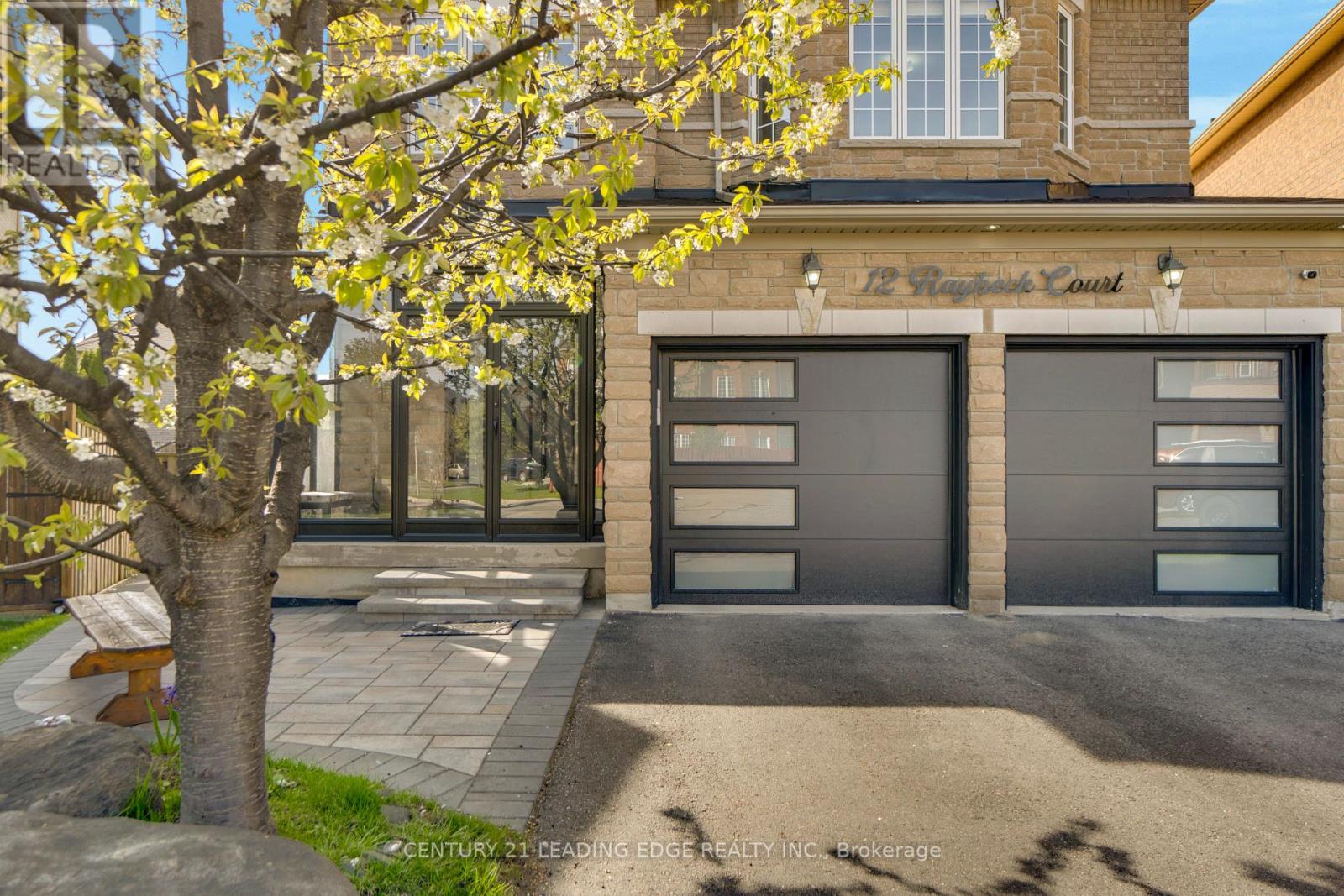 12 Raybeck Court, Brampton, Ontario  L6Y 0K1 - Photo 3 - W13096686