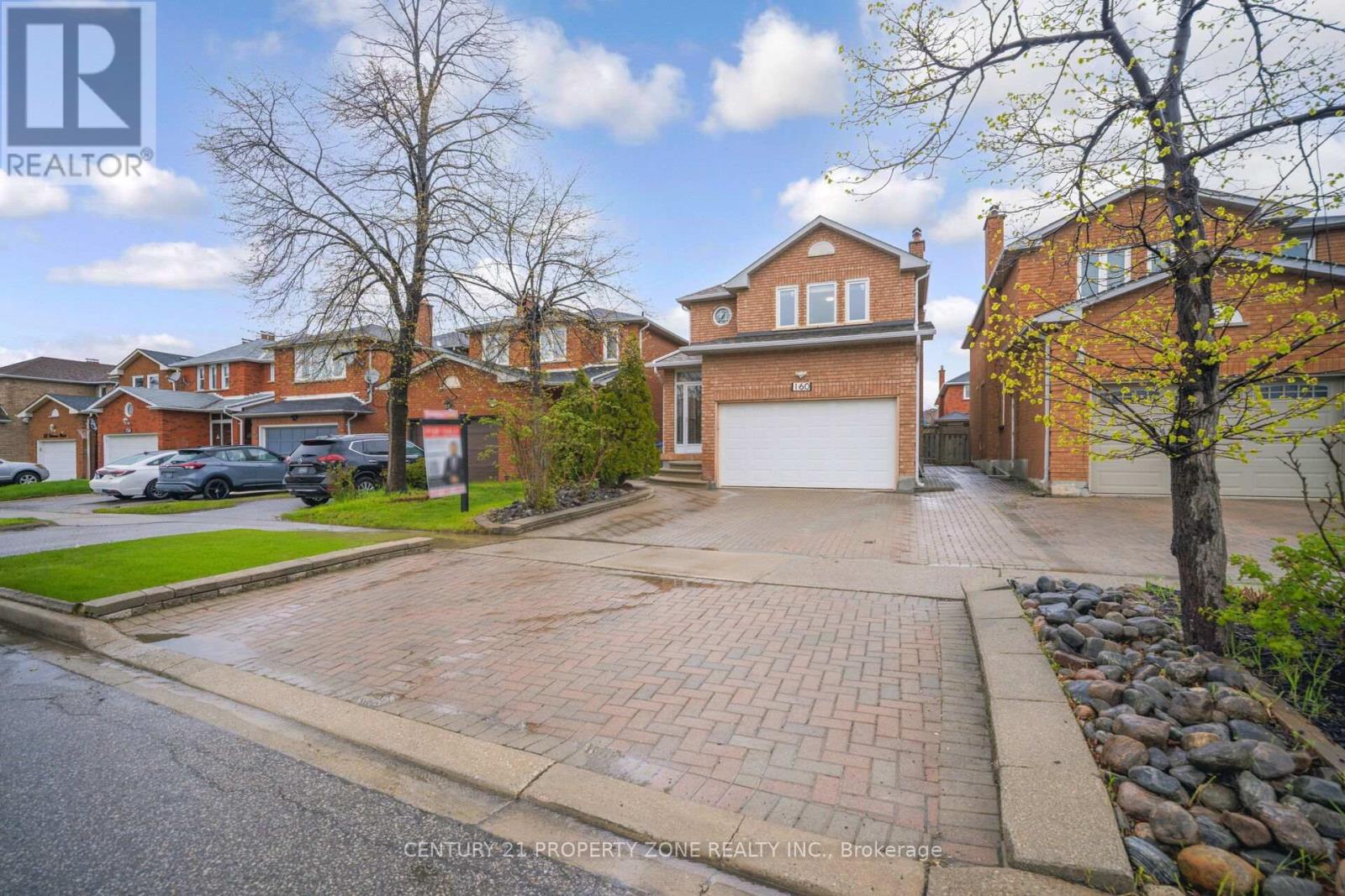 160 Torrance Woods, Brampton, Ontario  L6Y 4K2 - Photo 2 - W13094190