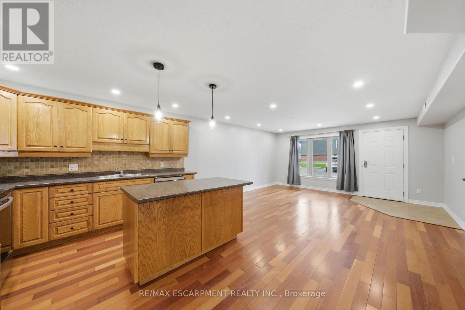 102 - 50 Whitlaw Way, Brant, Ontario  N3L 4C3 - Photo 11 - X13055156