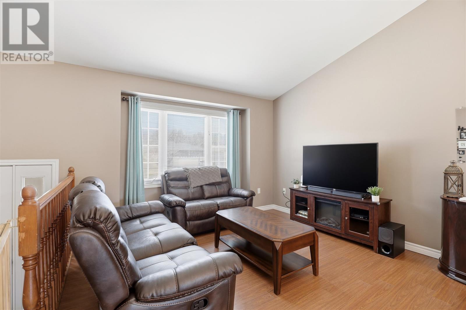 151 Queensgate Blvd, Sault Ste. Marie, Ontario  P6A 6X8 - Photo 6 - SM260894