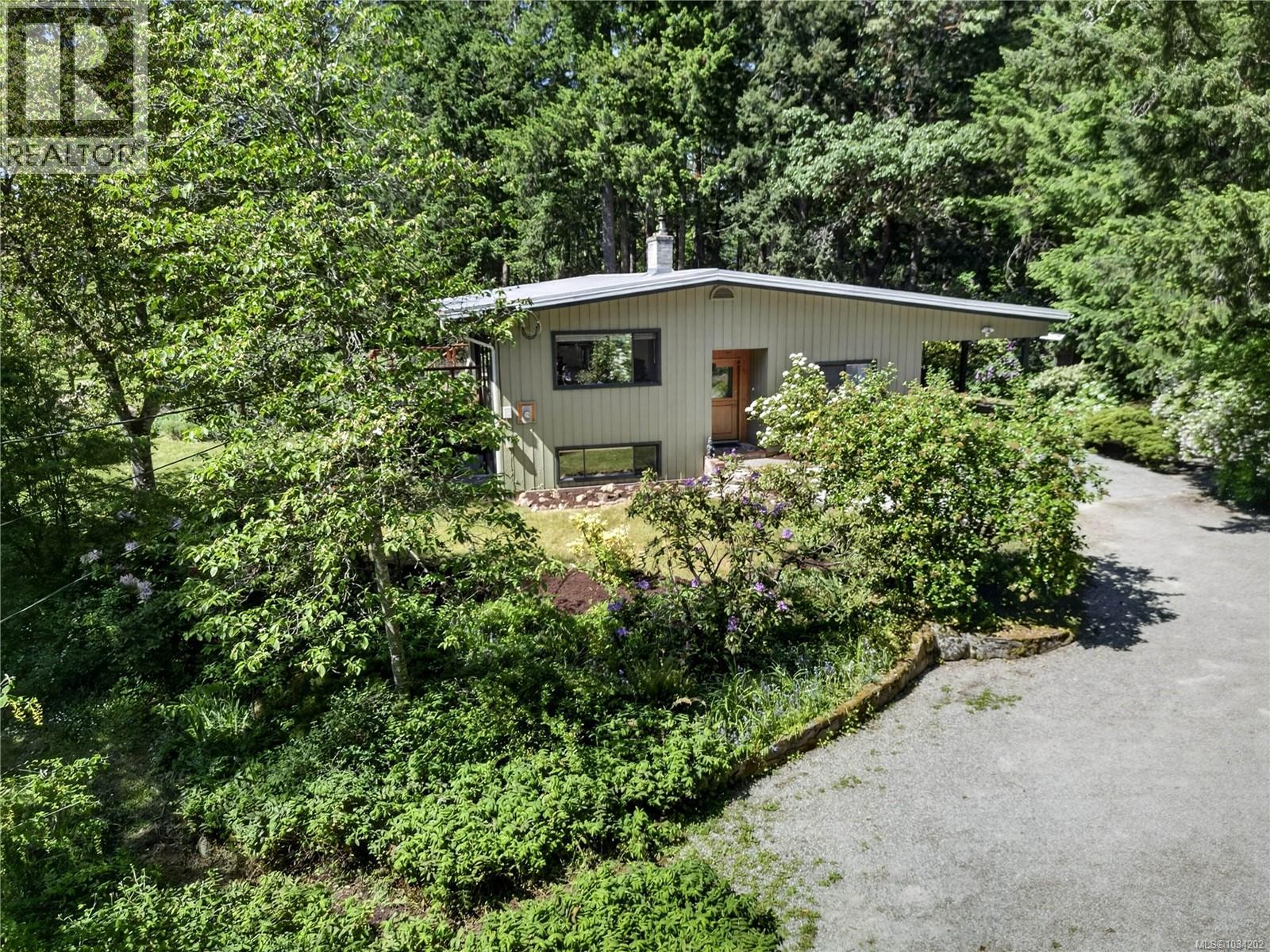 296 Woodland Dr, Salt Spring, British Columbia  V8K 1J6 - Photo 2 - 1034202