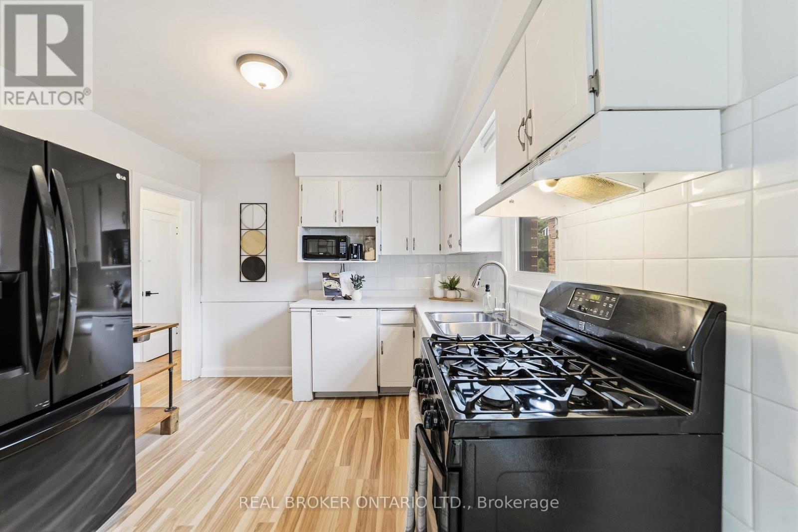 8 Barons Avenue S, Hamilton, Ontario  L8K 2X9 - Photo 7 - X13096454