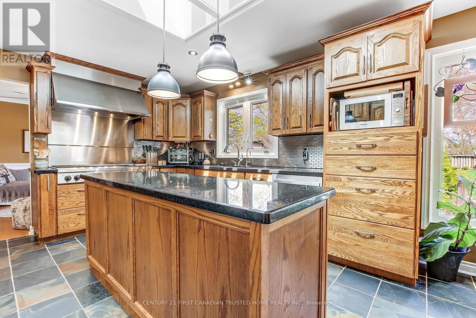27 Croydon Drive, Middlesex Centre, Ontario  N0M 1C0 - Photo 9 - X13096894