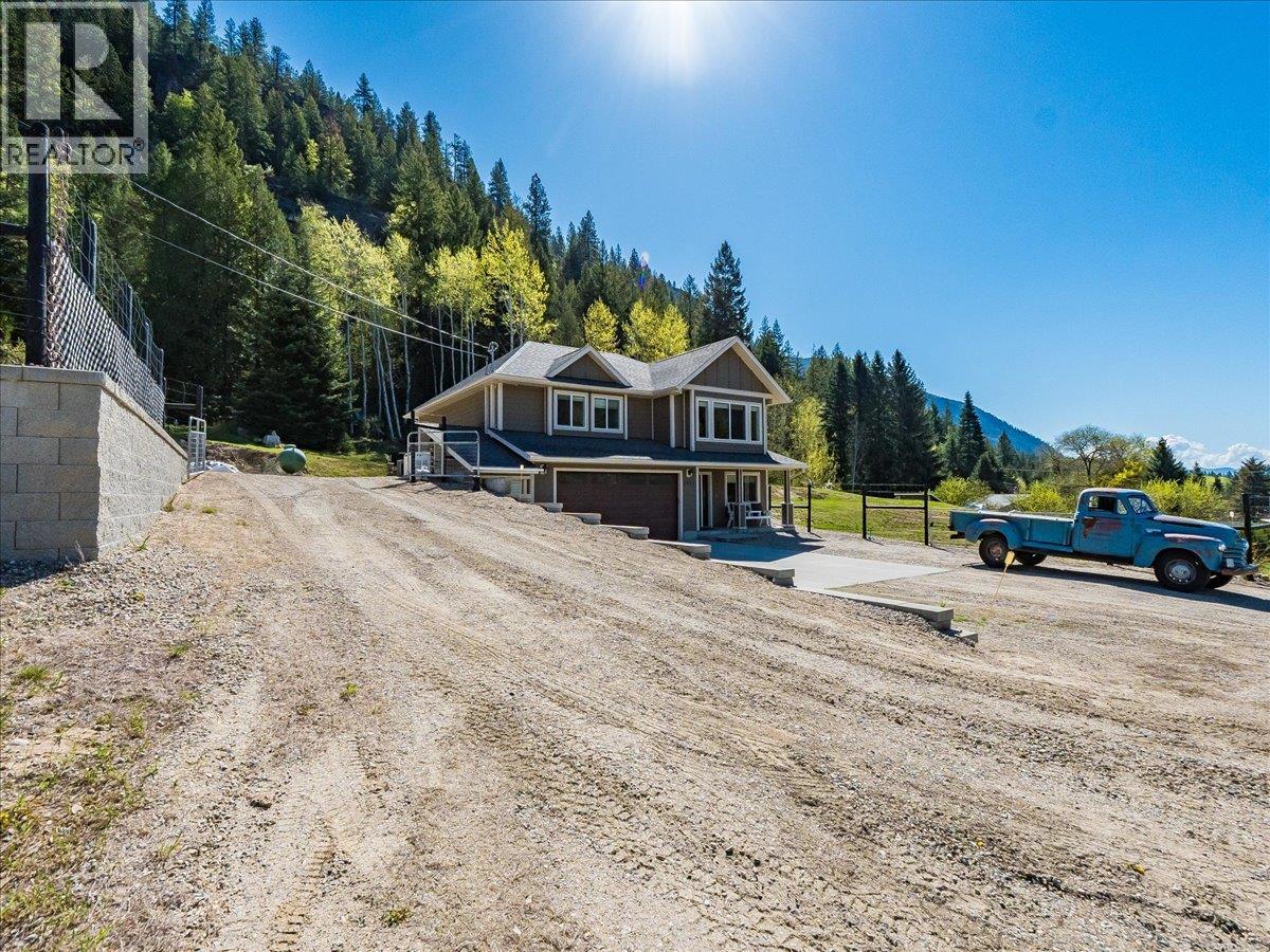 1953 Sandy Road, Castlegar, British Columbia  V1N 4T1 - Photo 5 - 10379009