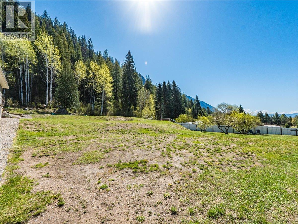 1953 Sandy Road, Castlegar, British Columbia  V1N 4T1 - Photo 61 - 10379009