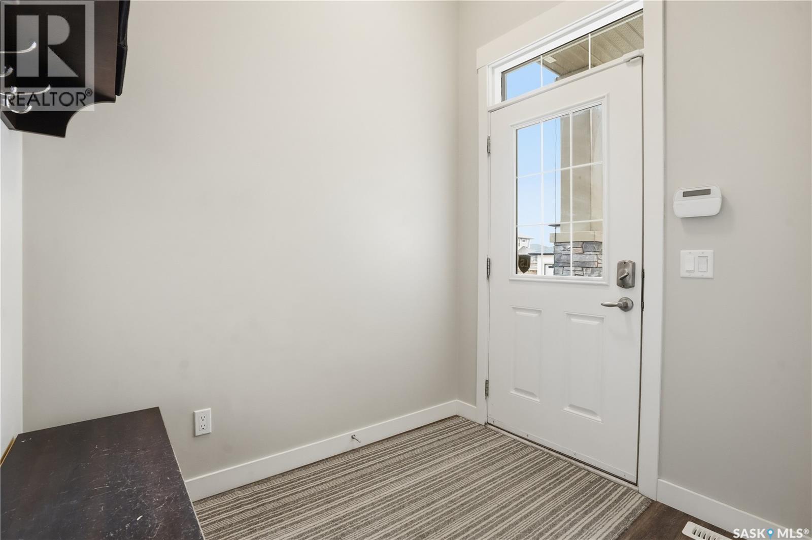 8806 Barootes Way, Regina, Saskatchewan  S4Y 0C3 - Photo 3 - SK035111
