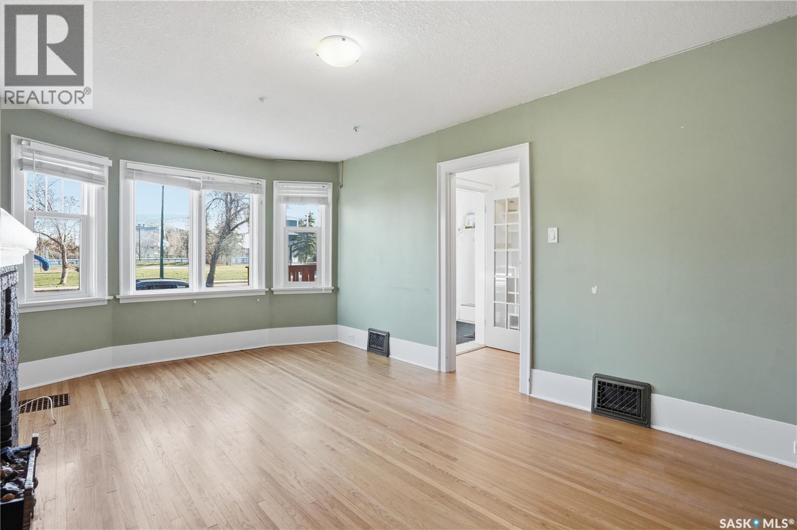 3727 Victoria Avenue, Regina, Saskatchewan  S4T 1M5 - Photo 5 - SK034899