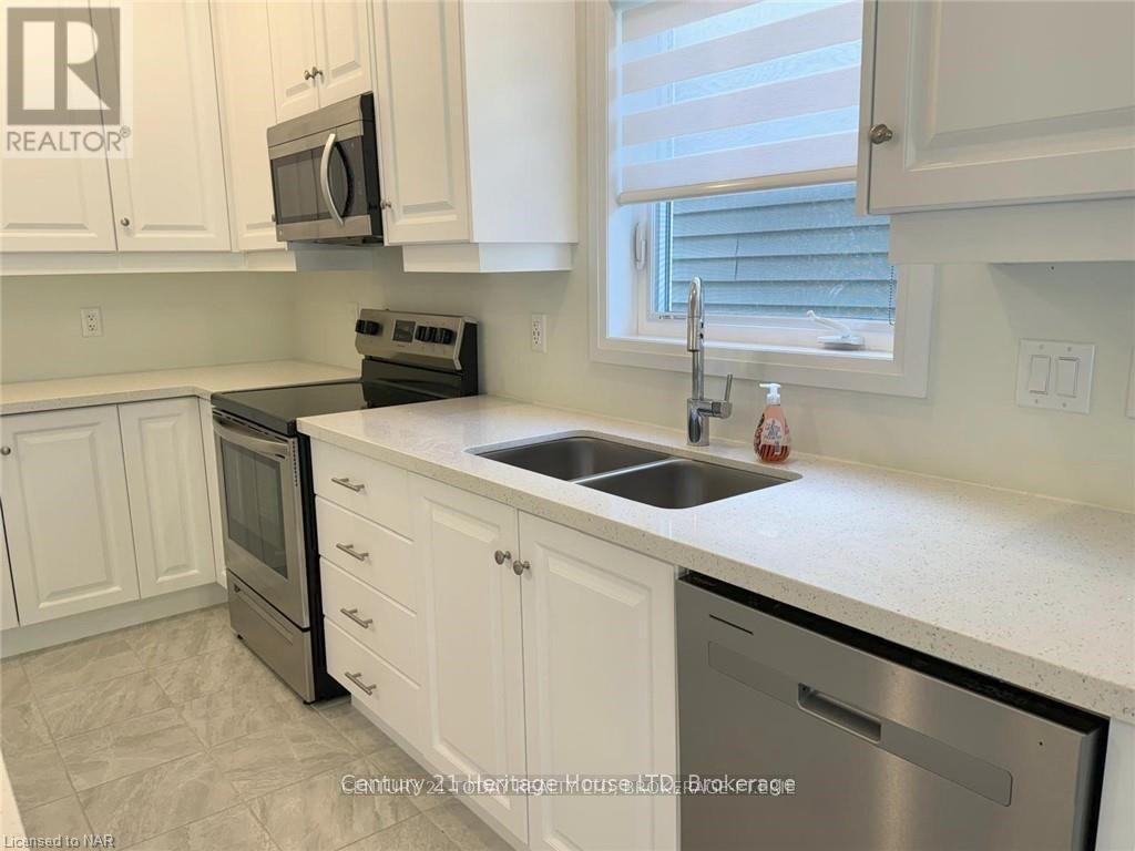 11 Beach Walk Crescent, Fort Erie, Ontario  L0S 1N0 - Photo 10 - X13096724
