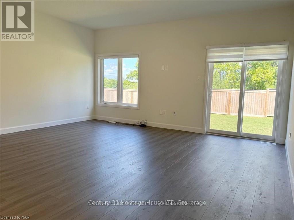 11 Beach Walk Crescent, Fort Erie, Ontario  L0S 1N0 - Photo 13 - X13096724