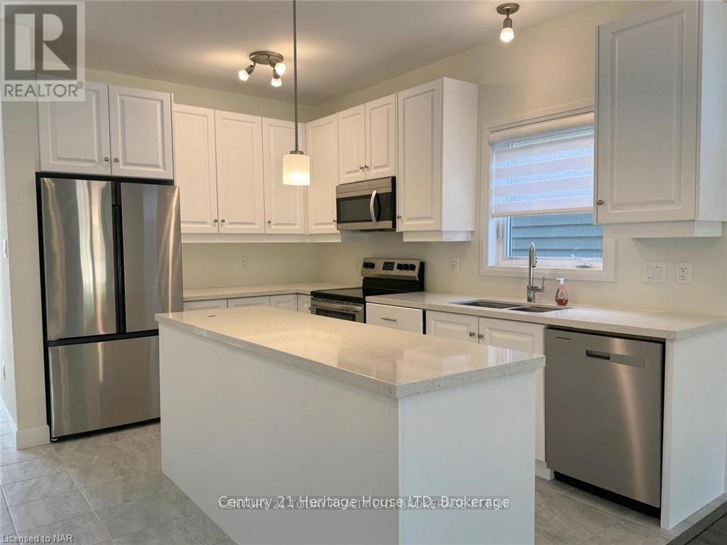 11 Beach Walk Crescent, Fort Erie, Ontario  L0S 1N0 - Photo 2 - X13096724