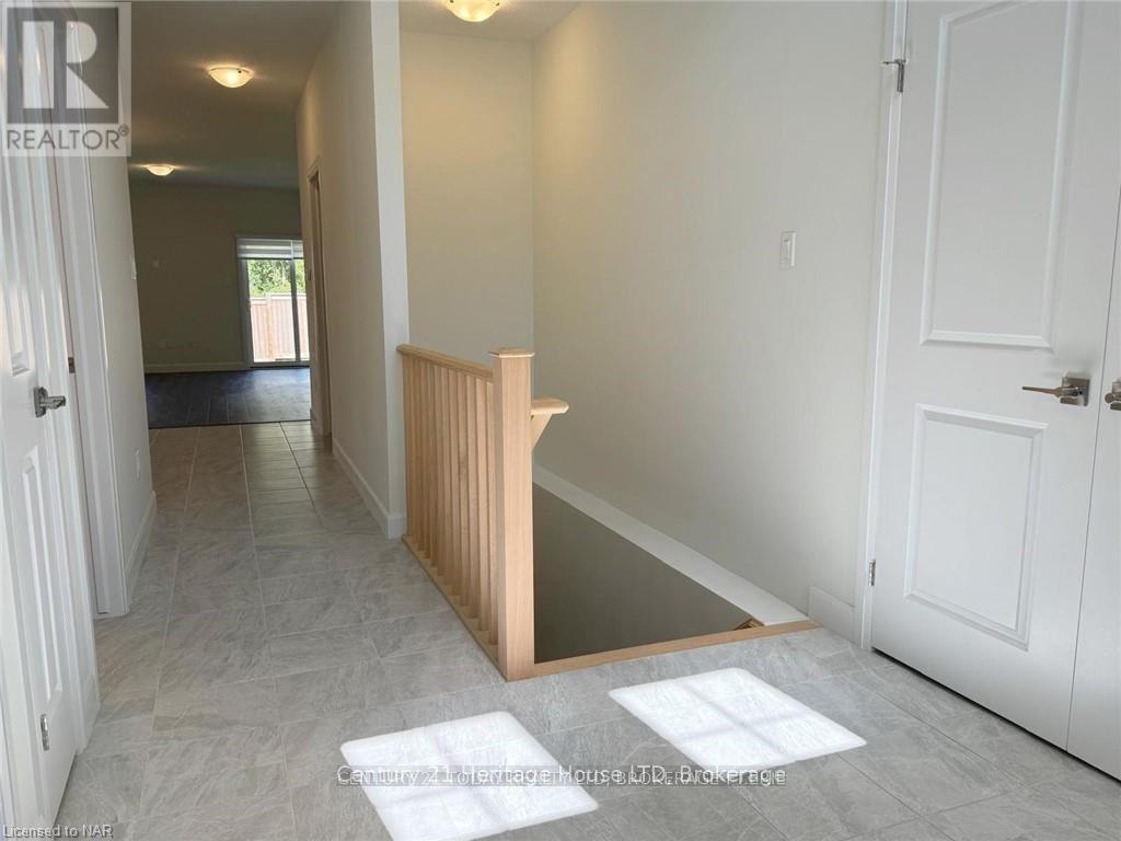 11 Beach Walk Crescent, Fort Erie, Ontario  L0S 1N0 - Photo 8 - X13096724