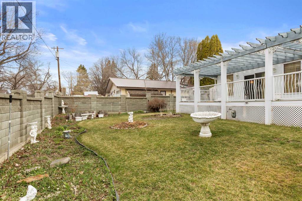334 5 Street Se, Redcliff, Alberta  T0J 2P2 - Photo 48 - A2307047