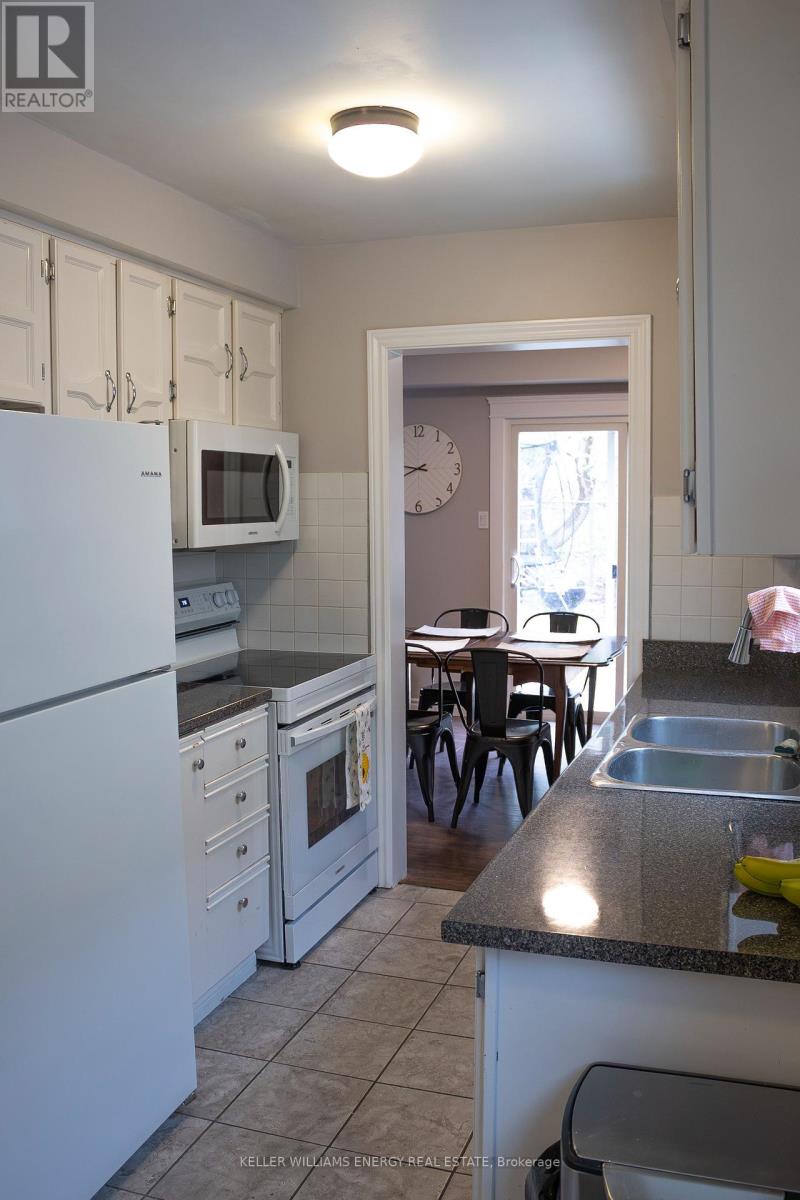 683 Grandview Drive, Oshawa, Ontario L1H 7V9 - Photo 3 - E13096850