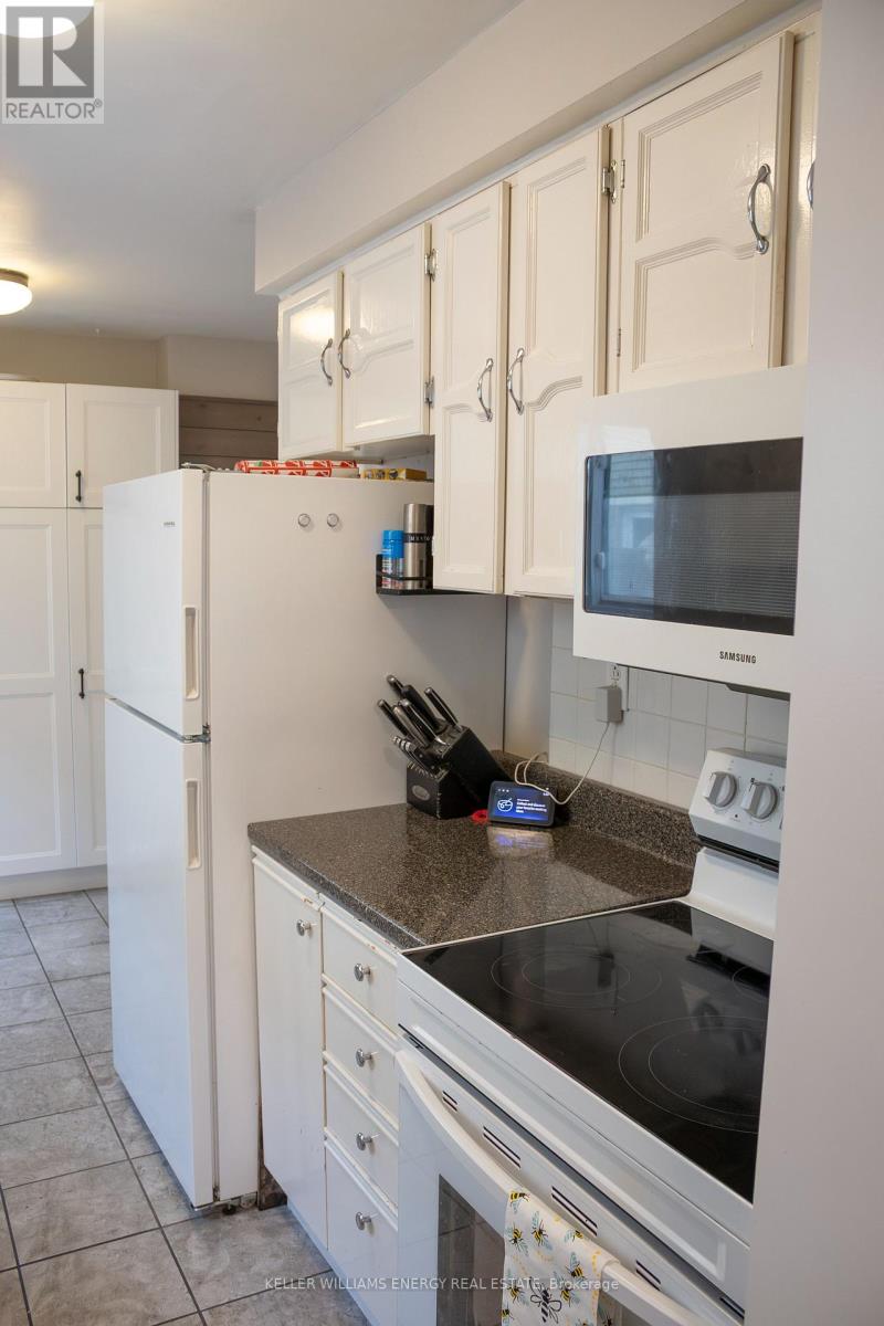 683 Grandview Drive, Oshawa, Ontario L1H 7V9 - Photo 4 - E13096850