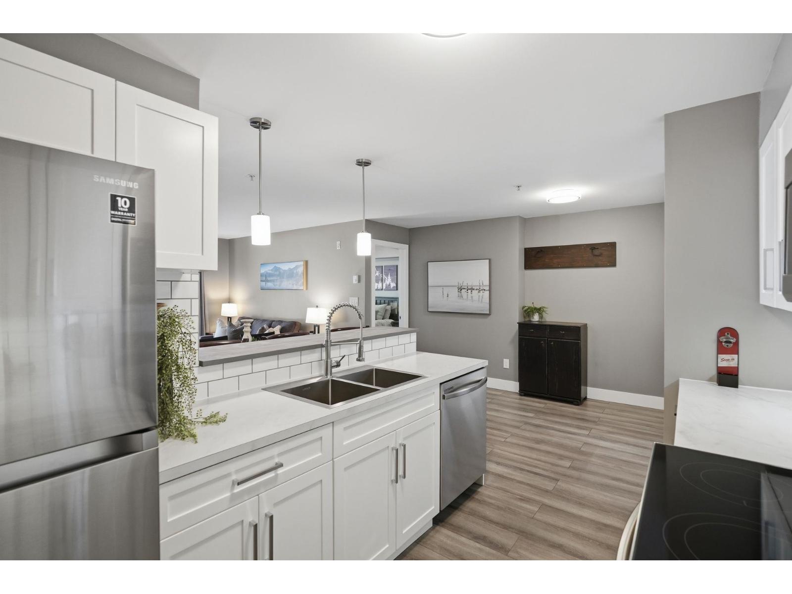 212 33960 Old Yale Road, Abbotsford, British Columbia  V2S 2J9 - Photo 1 - R3108465