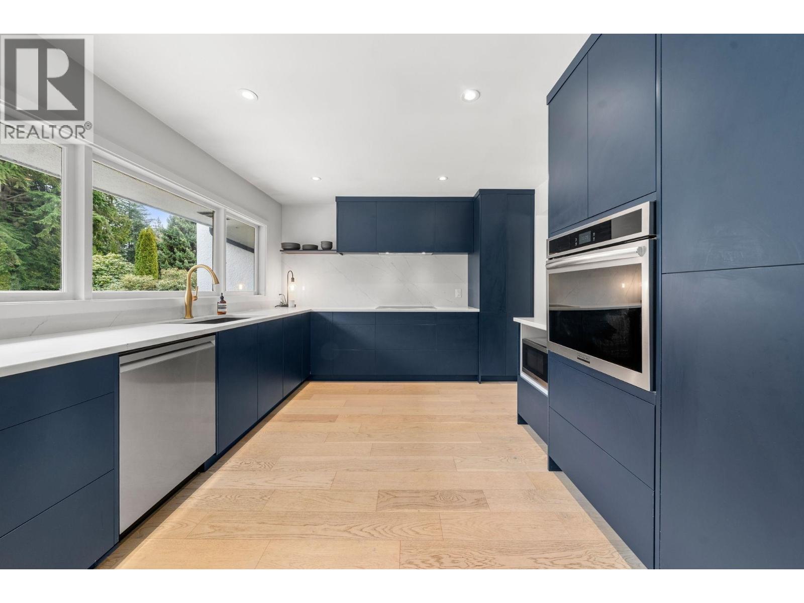 675 Burley Drive, West Vancouver, British Columbia  V7T 1Z3 - Photo 3 - R3120760