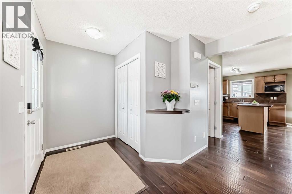 71 Covepark Rise Ne, Calgary, Alberta  T3K 0A5 - Photo 4 - A2299643