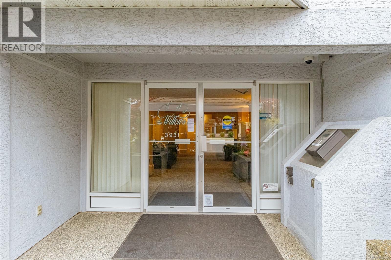 208 3931 Shelbourne St, Saanich, British Columbia  V8P 4H9 - Photo 32 - 1036059