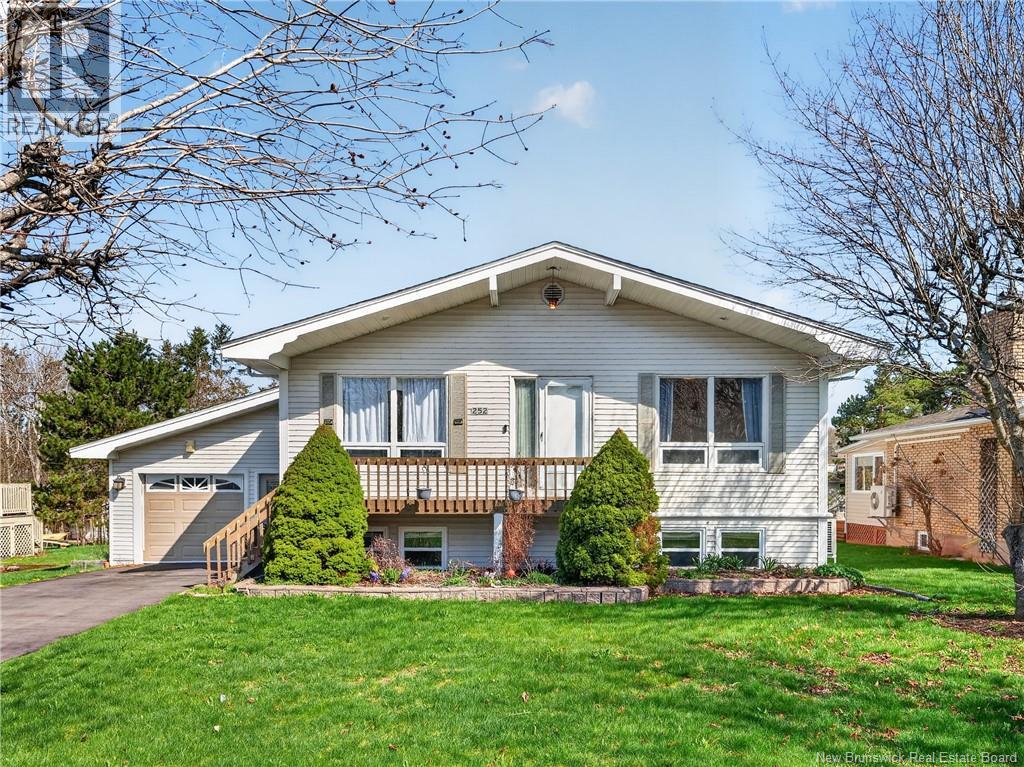 252 Chapelle Street, Dieppe, New Brunswick  E1E 1G6 - Photo 1 - NB138984