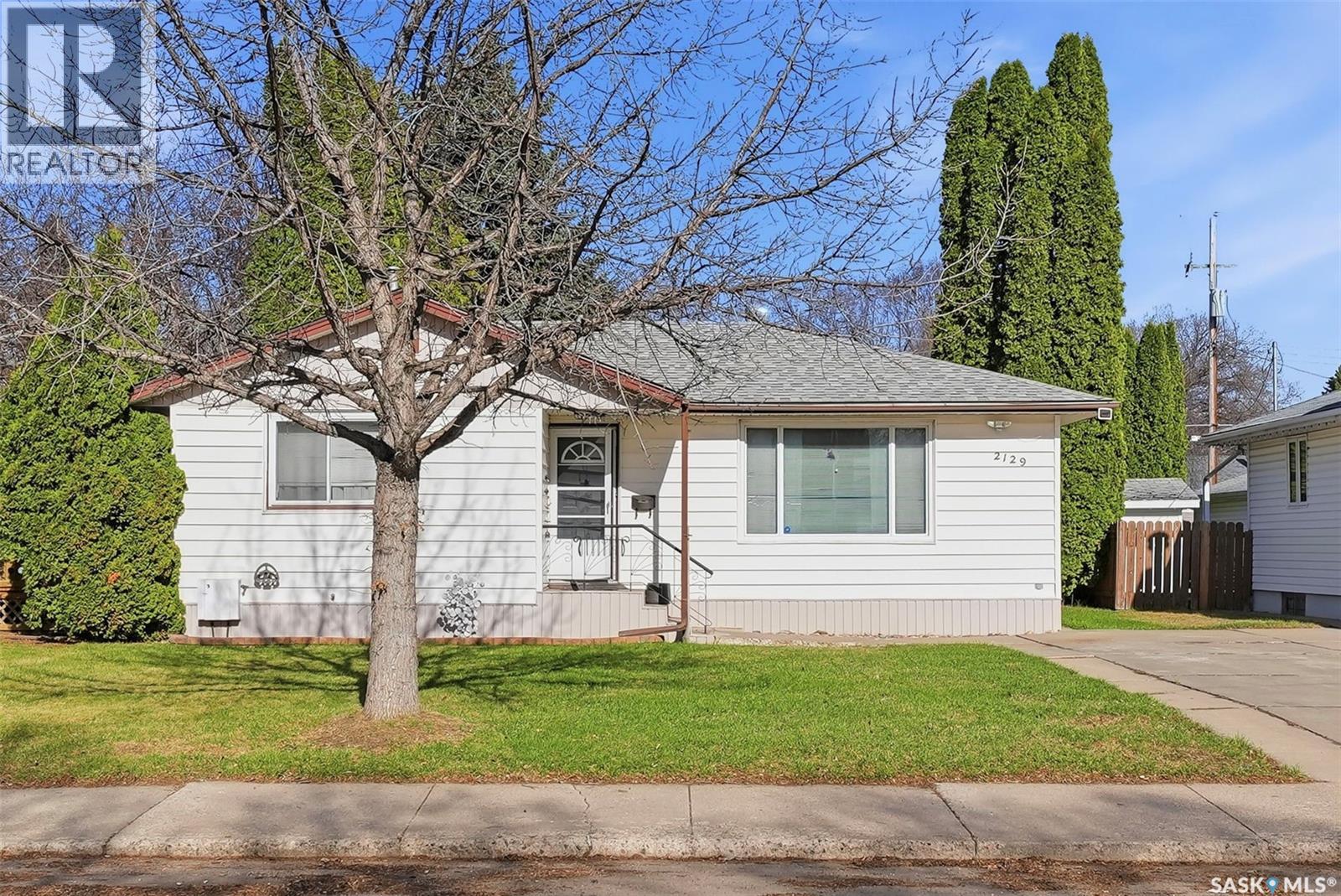 2129 Cairns Avenue, Saskatoon, Saskatchewan  S7J 1T5 - Photo 2 - SK035253