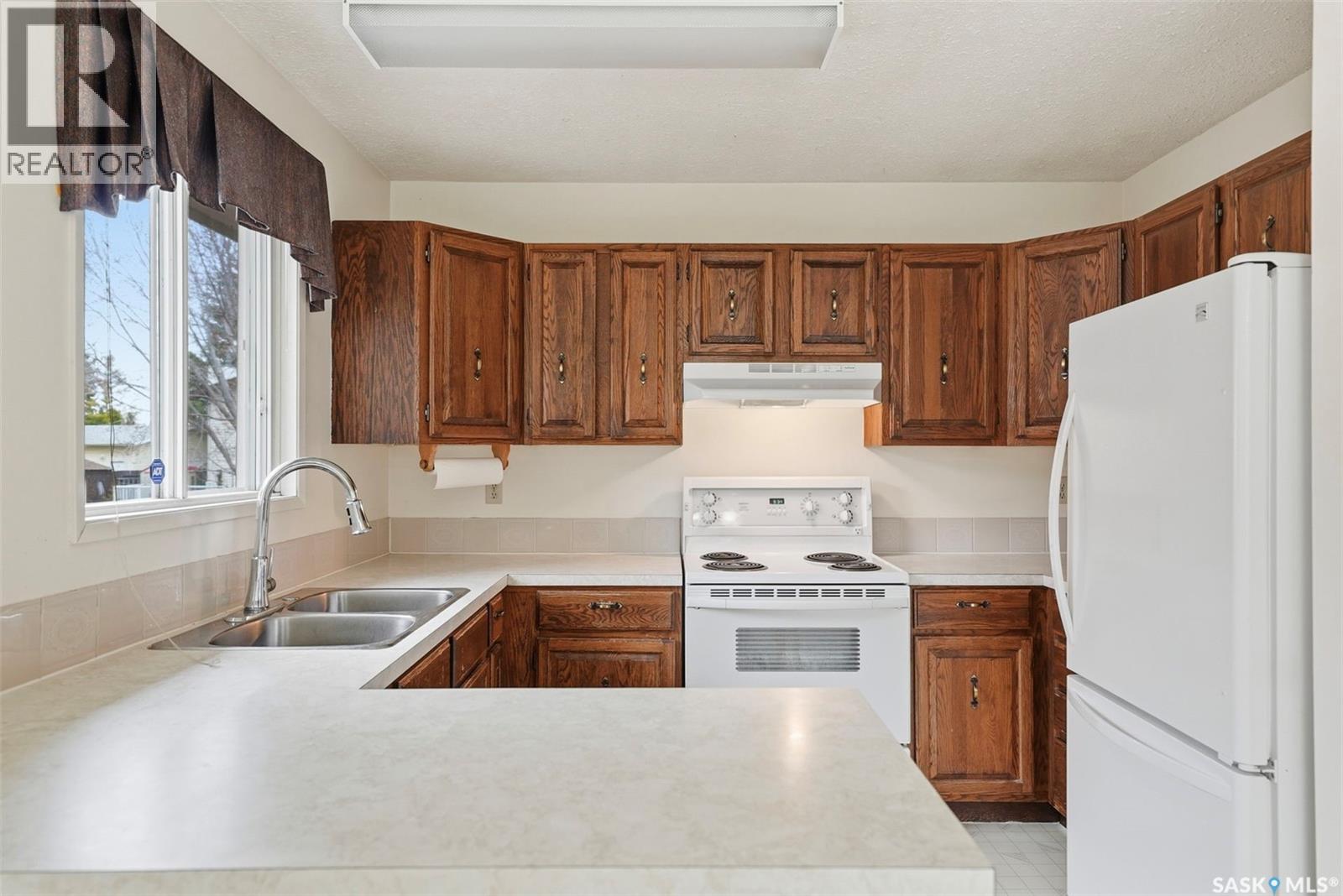 230 Silverwood Road, Saskatoon, Saskatchewan  S7K 5R9 - Photo 3 - SK035145