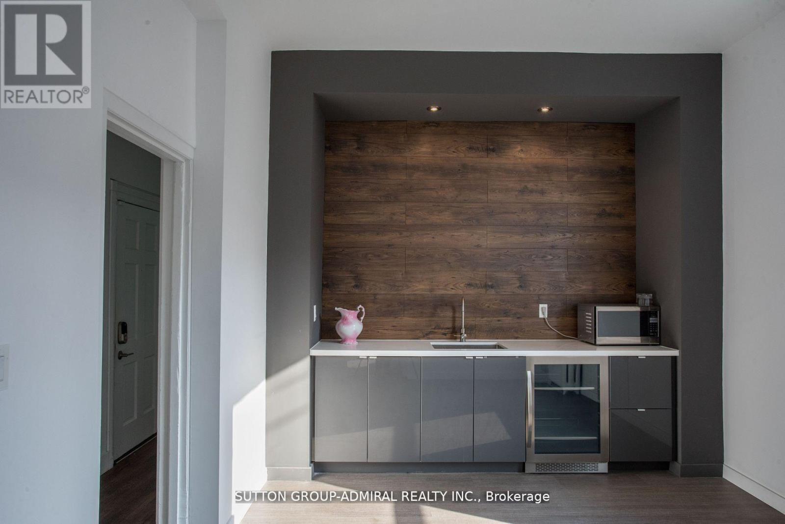 2nd Flr - 652 Queen Street W, Toronto, Ontario  M6J 1E5 - Photo 6 - C13096734