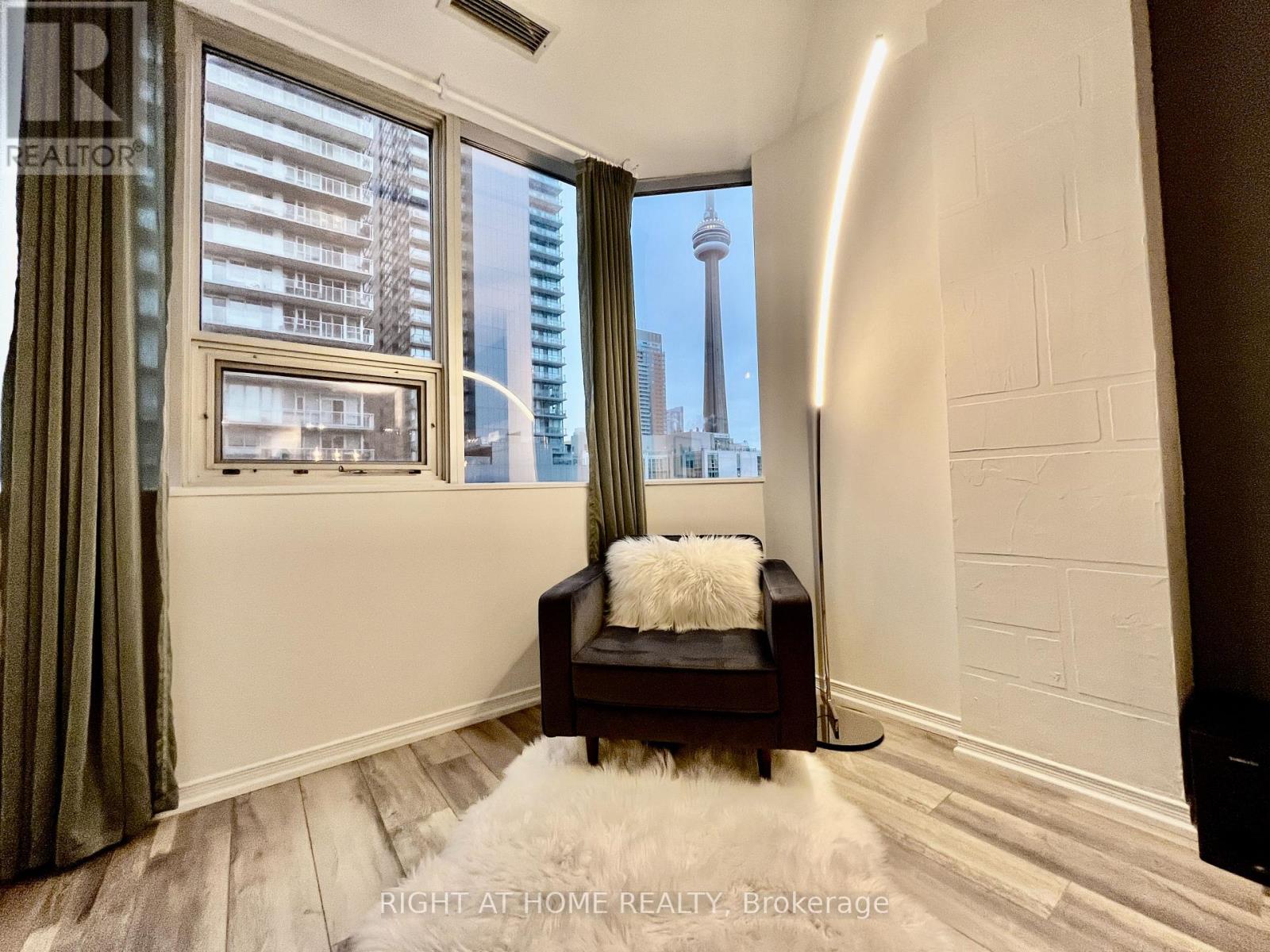 1106 - 393 King Street W, Toronto, Ontario  M5V 3G8 - Photo 12 - C13096888