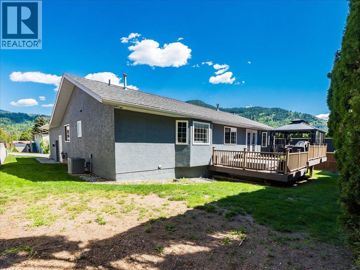900 7th Street, Montrose, British Columbia  V0G 1P0 - Photo 55 - 10386179
