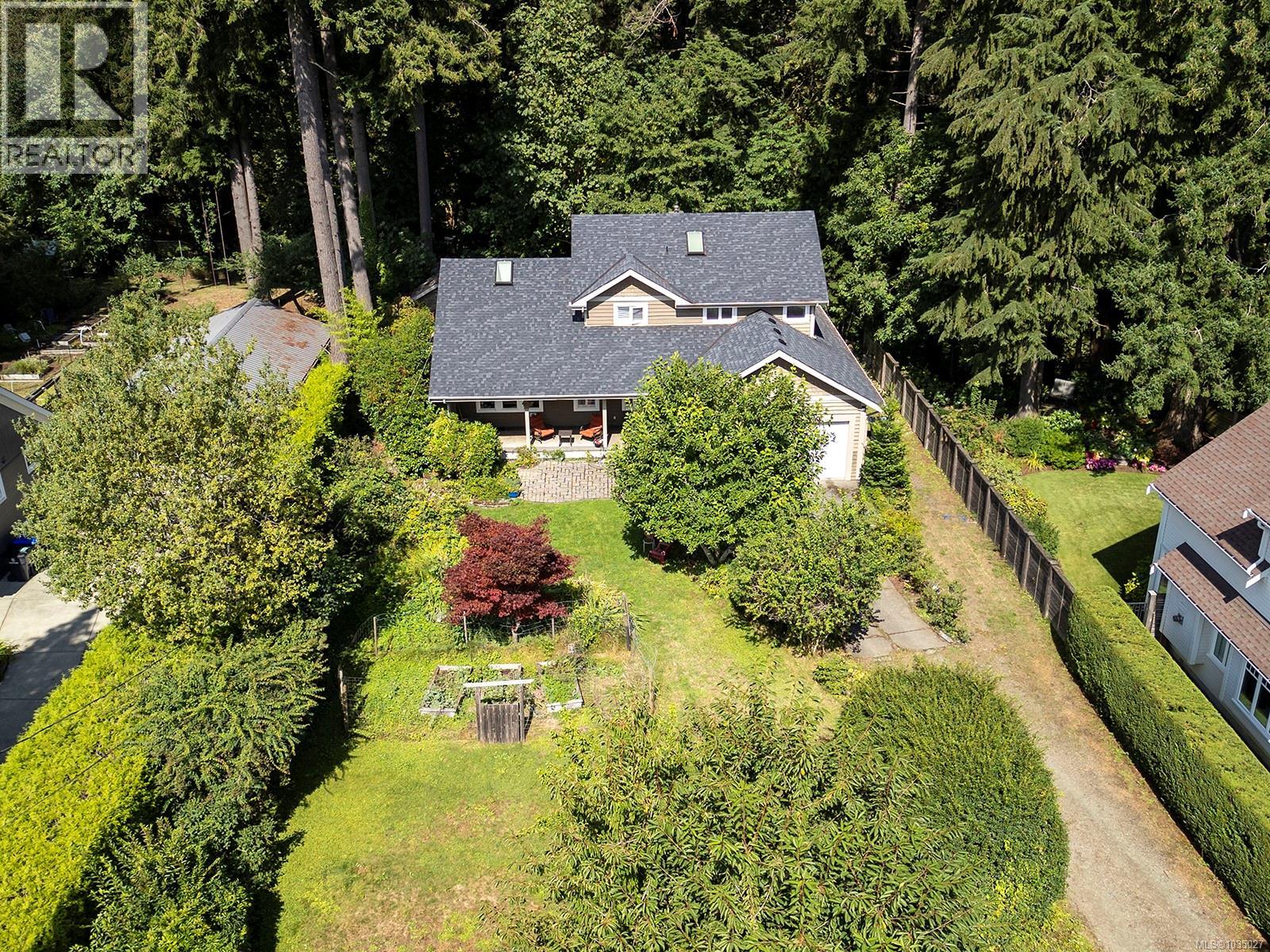 789 3rd St, Courtenay, British Columbia  V9N 1E9 - Photo 2 - 1035027