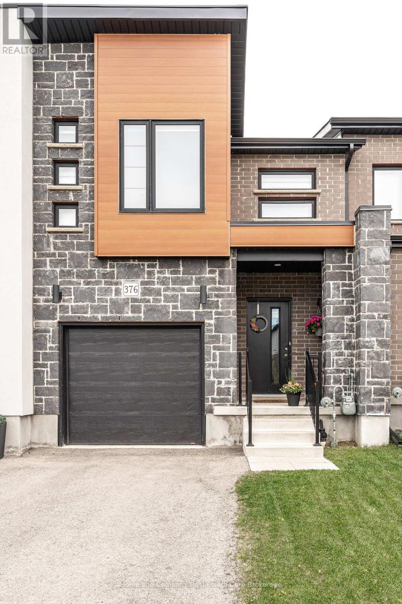 376 Bradshaw Drive, Stratford, Ontario  N5A 0K2 - Photo 2 - X12936648