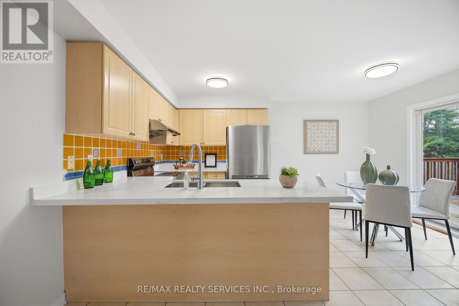 21 Upper Highlands Drive, Brampton, Ontario  L6Z 4W1 - Photo 11 - W13096726