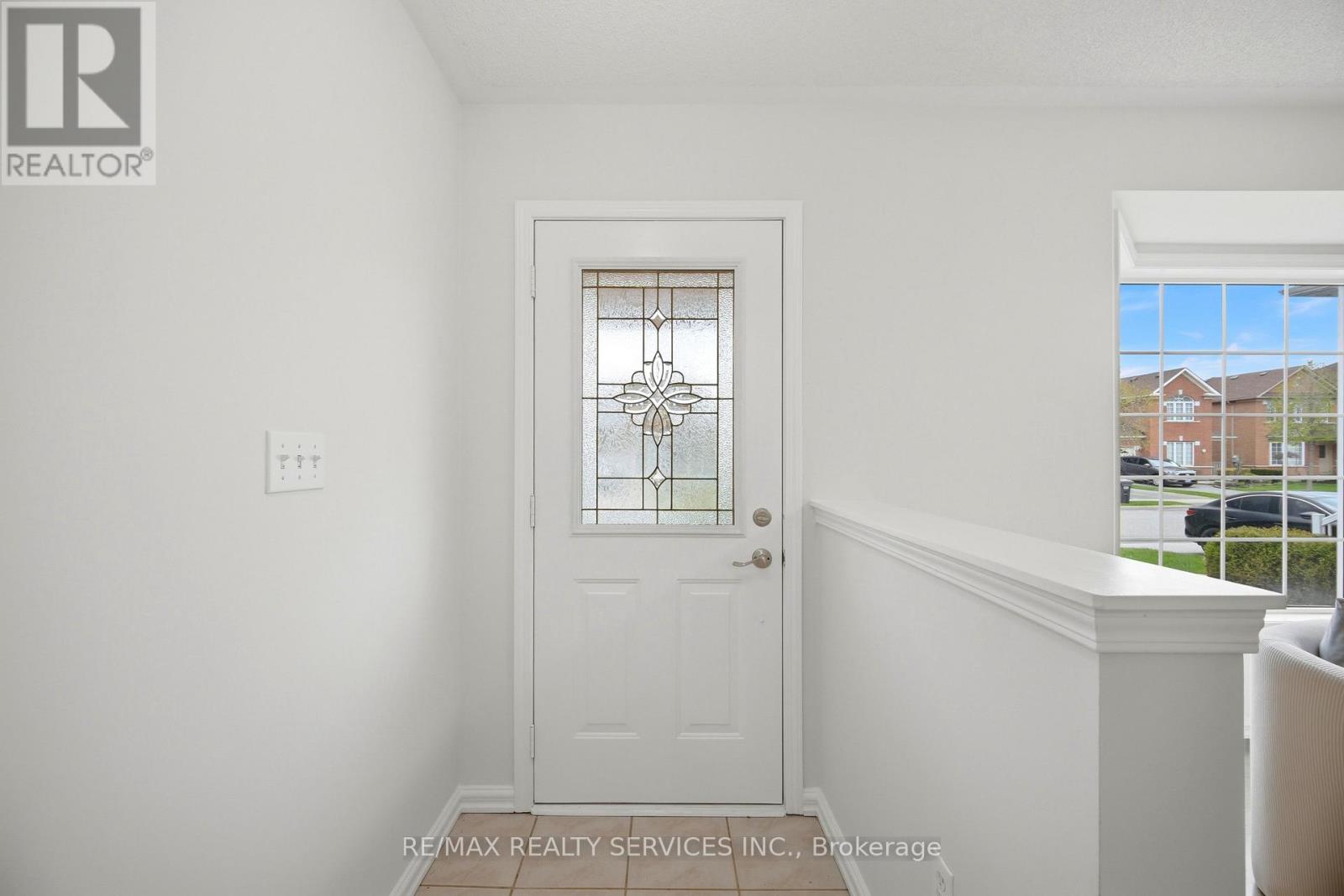 21 Upper Highlands Drive, Brampton, Ontario  L6Z 4W1 - Photo 3 - W13096726