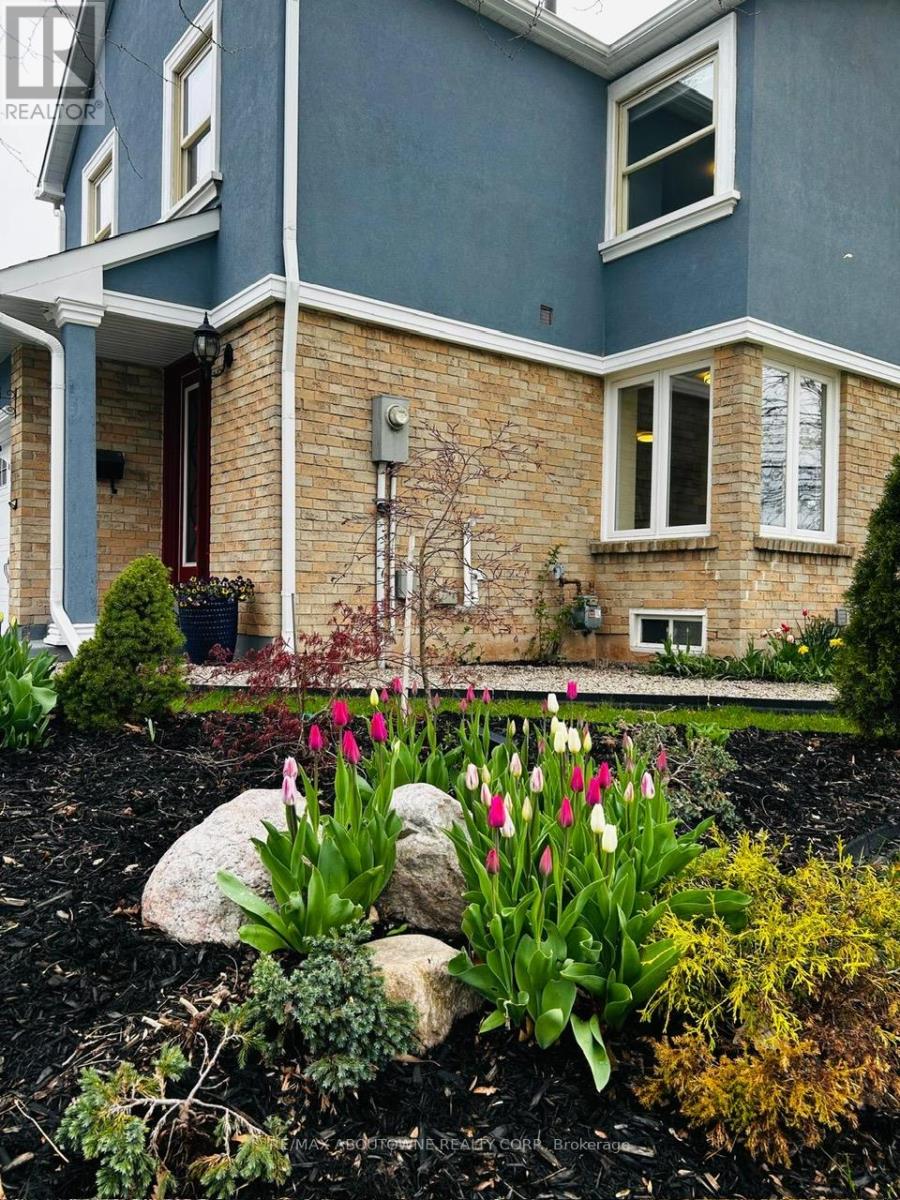 395 Maidstone Crescent, Oakville, Ontario  L6M 1C1 - Photo 3 - W13096874