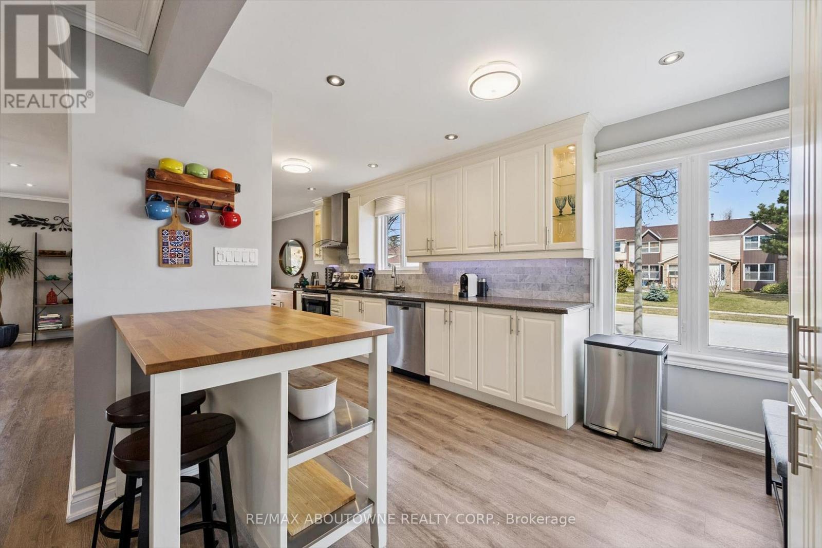 395 Maidstone Crescent, Oakville, Ontario  L6M 1C1 - Photo 7 - W13096874
