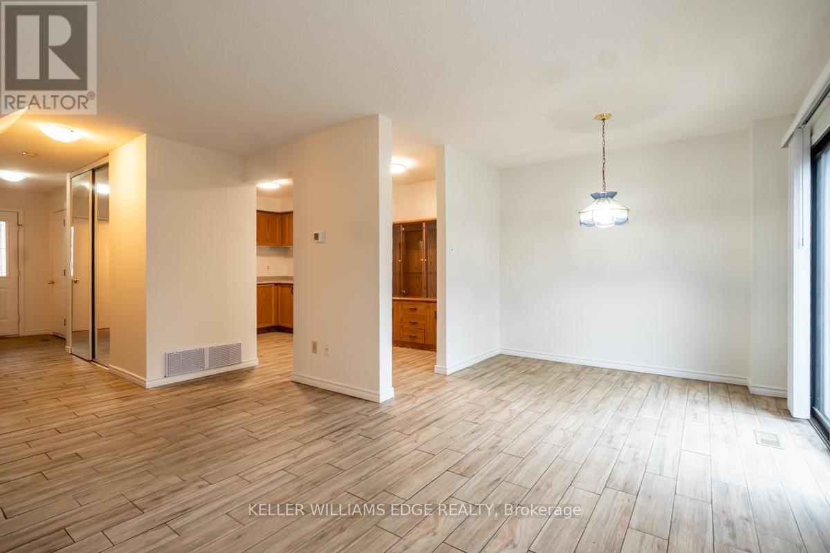 93 - 680 Regency Court, Burlington, Ontario  L7N 3L9 - Photo 7 - W13096890