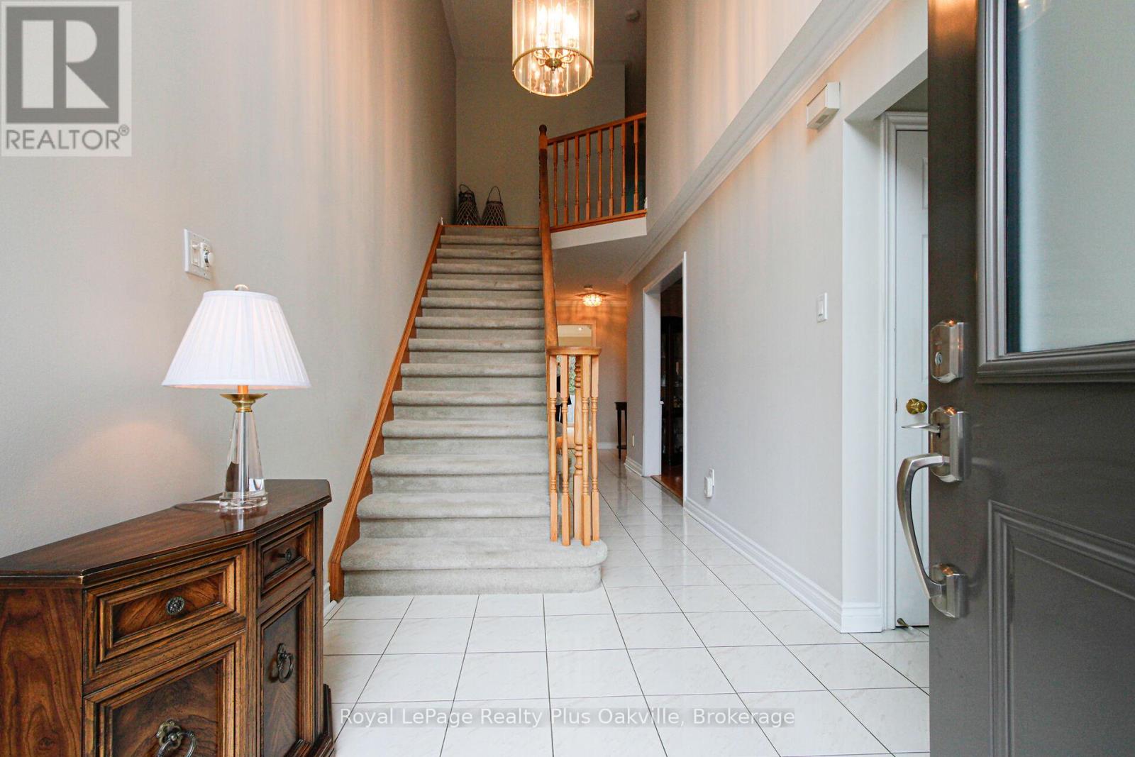 2062 Brays Lane, Oakville, Ontario  L6M 2S7 - Photo 10 - W13097150
