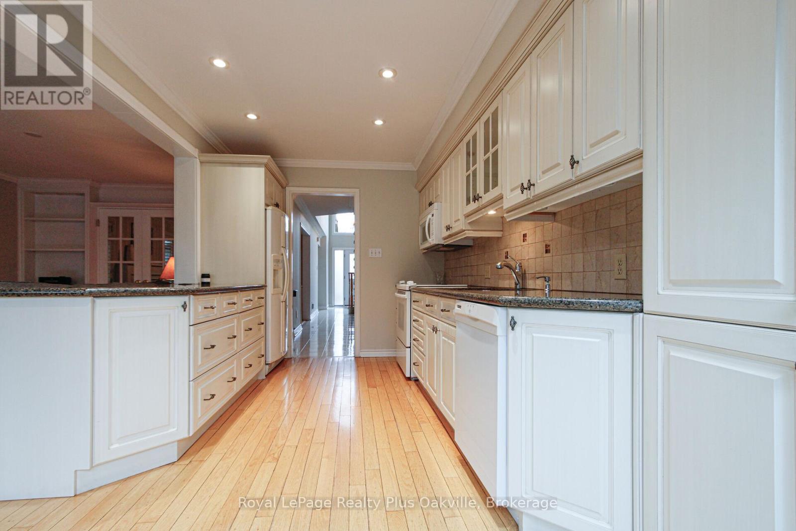 2062 Brays Lane, Oakville, Ontario  L6M 2S7 - Photo 11 - W13097150