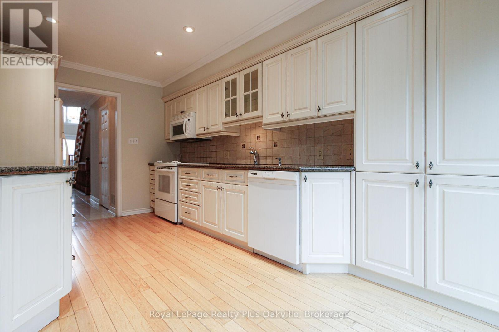 2062 Brays Lane, Oakville, Ontario  L6M 2S7 - Photo 13 - W13097150