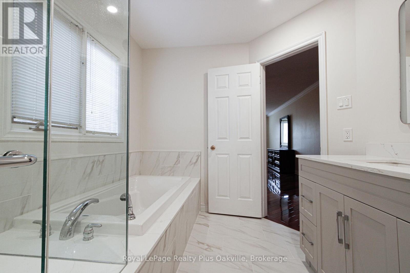 2062 Brays Lane, Oakville, Ontario  L6M 2S7 - Photo 27 - W13097150