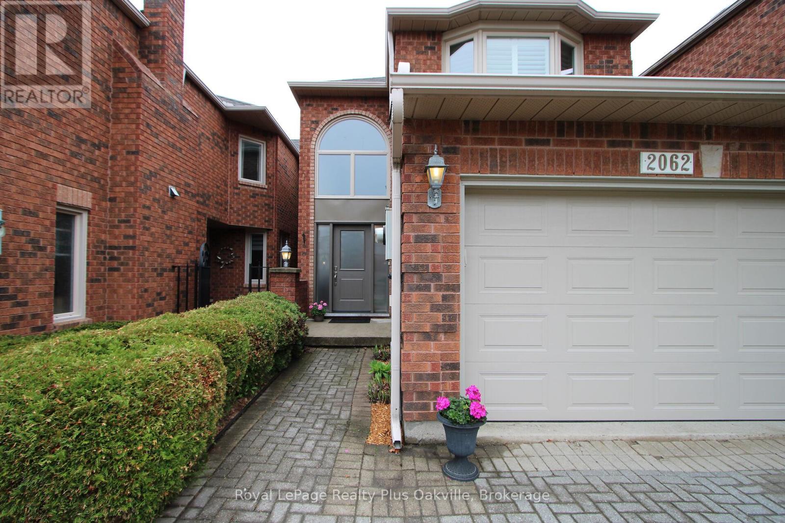 2062 Brays Lane, Oakville, Ontario  L6M 2S7 - Photo 4 - W13097150