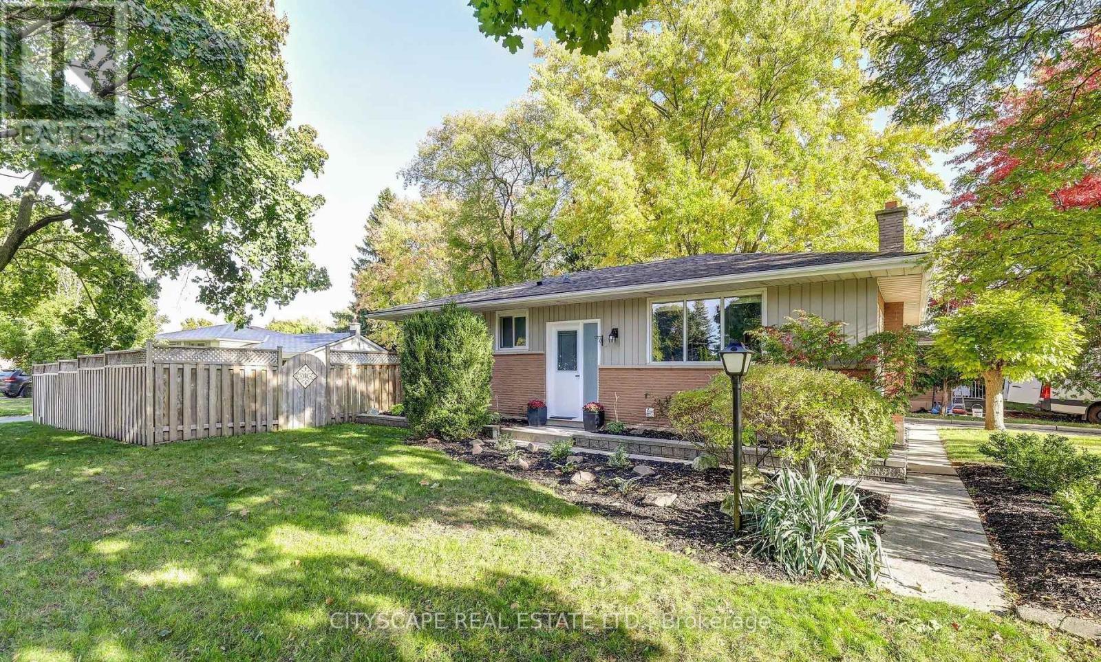 UPPER - 1050 APACHE ROAD, London East, Ontario