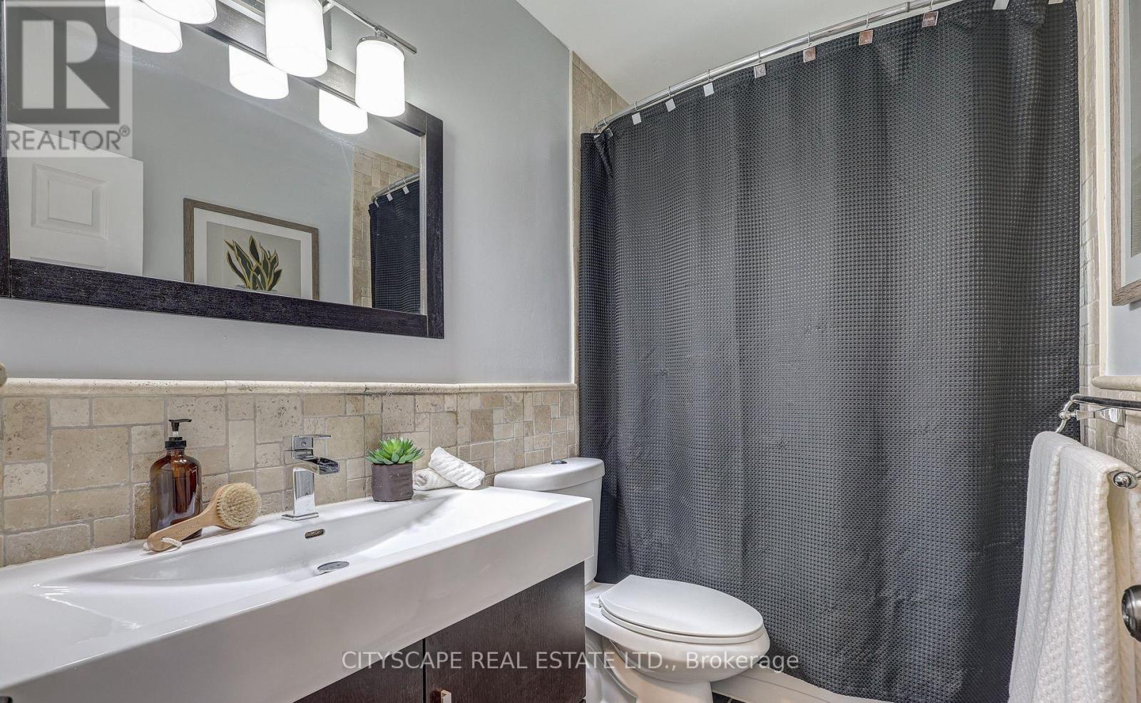 Upper - 1050 Apache Road, London East, Ontario  N5V 2W3 - Photo 12 - X13096738